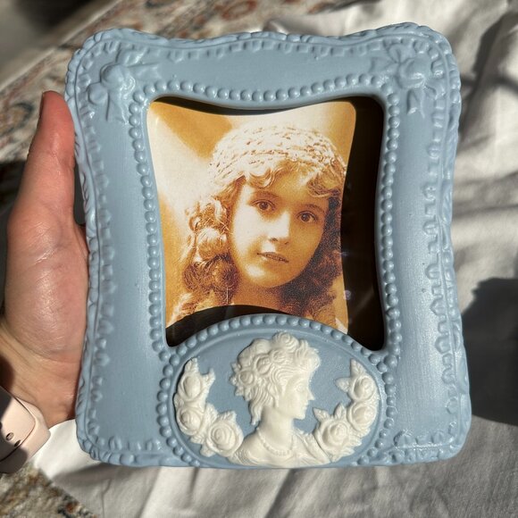Vintage Blue Ceramic Photo Frame Set – Victorian Cameo Design - Picture 13 of 14